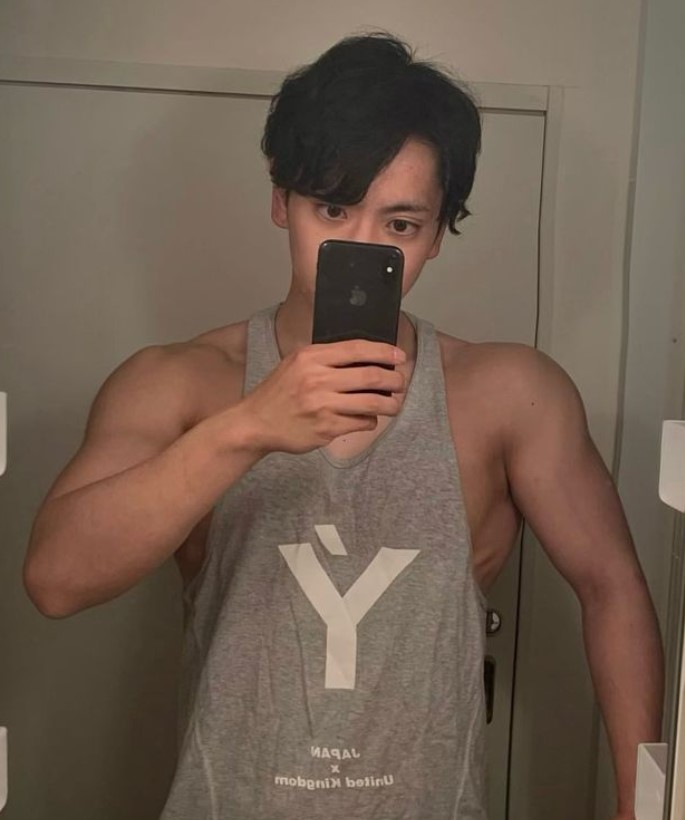 後藤舜アナのマッチョな自撮り写真