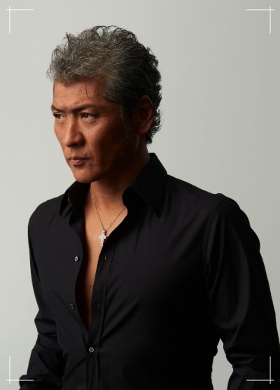 ロックミュージシャンの吉川晃司