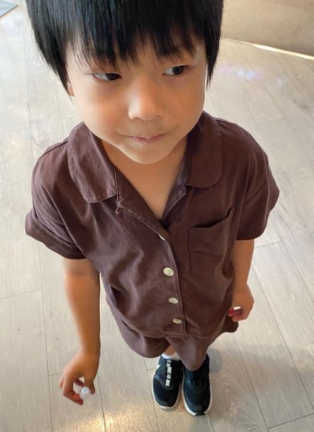 吉田沙保里との不倫疑惑を報じられた元日本代表サッカー選手の大久保嘉人と嫁（奥さん）の莉瑛との間に生まれた第4子の四男、紫由くん