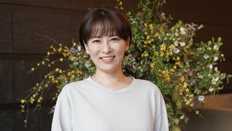 2回の結婚歴と離婚歴を持ち、現在は再婚相手の夫と別れて独身の鈴木砂羽