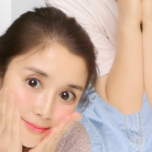 石田ひかりと娘2人のプリクラ