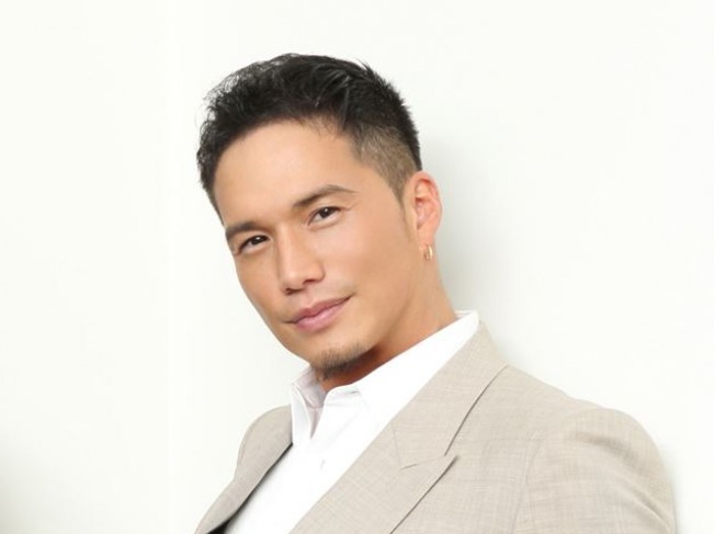 俳優の市原隼人