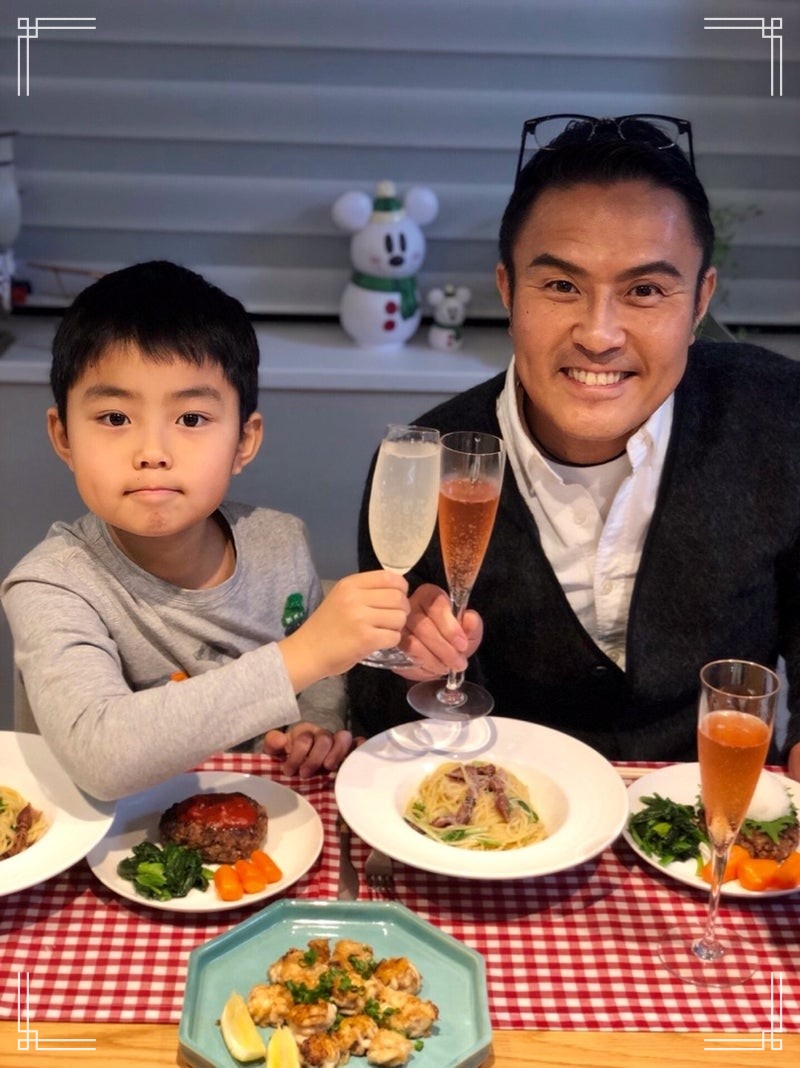 歌舞伎俳優の市川右團次と息子