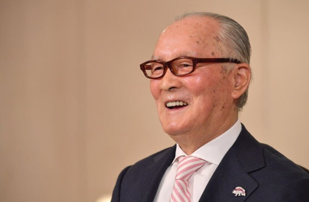 笑顔でインタビューに応じる長嶋茂雄さん