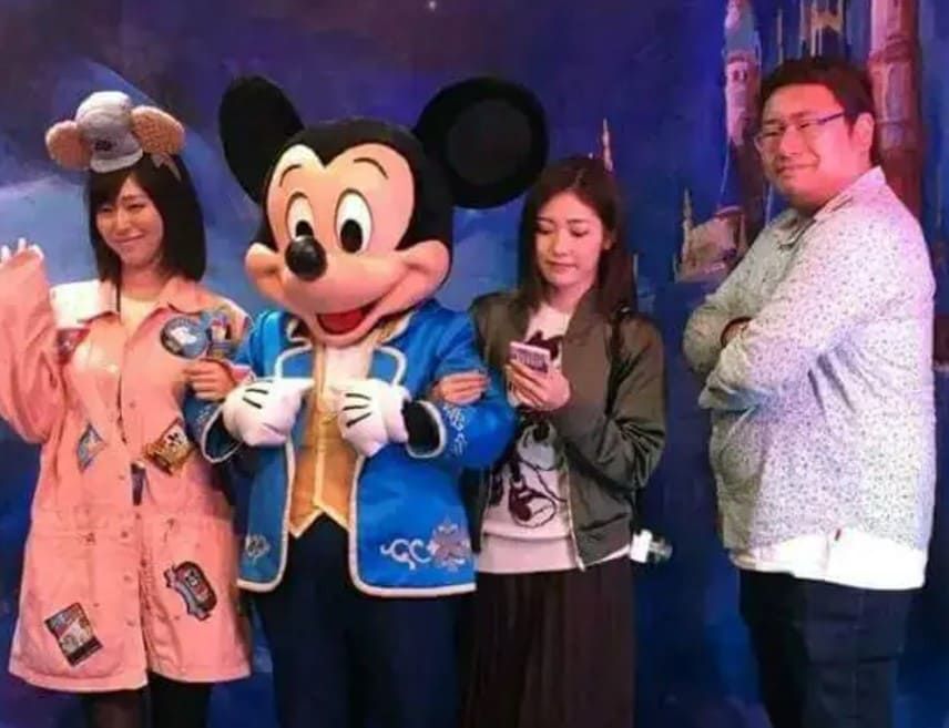 渡辺麻友が上海ディズニーランドを訪れた時の写真