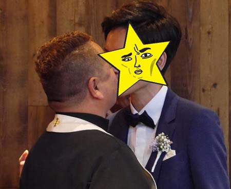 鈴木あきえさん結婚式で出川さんと夫がキス