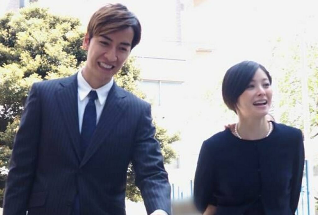 松浦亜弥と橘慶太、第1子の入園式に向う