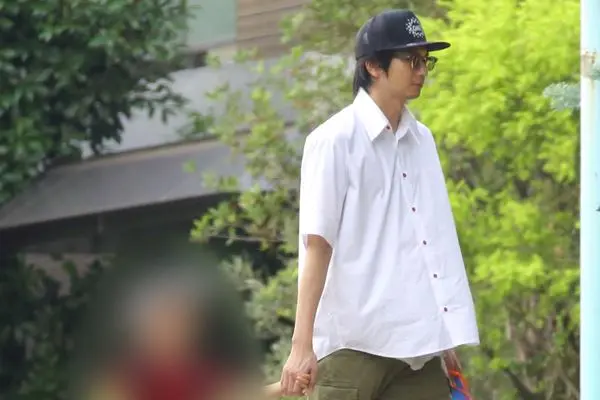 向井理さん長男と公園へ