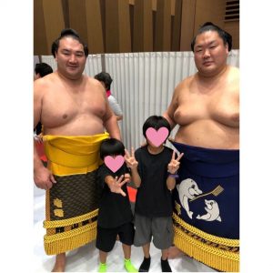 向井理さん、家族で大相撲を観戦