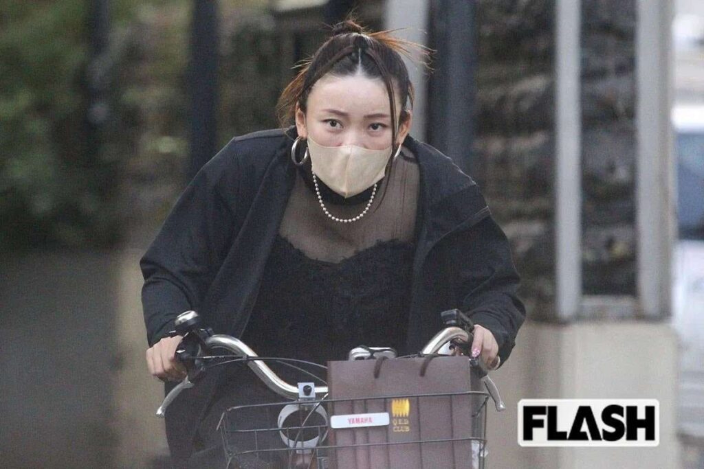 フワちゃん朝日奈央さんの結婚式にママチャリで参加