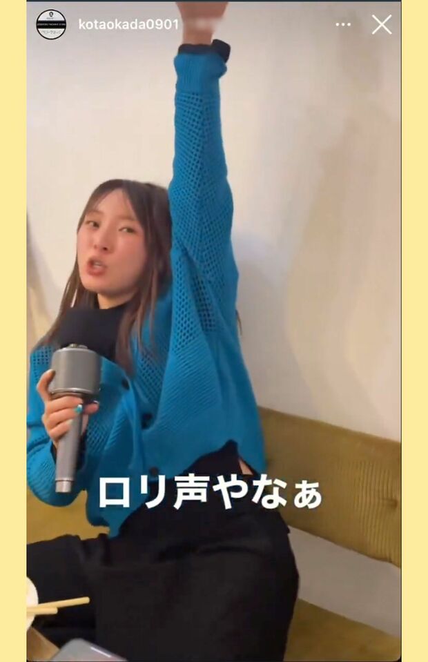 フワちゃんカラオケする近影