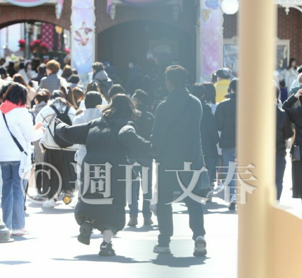 吉川愛とガテン系男性のディズニーデート