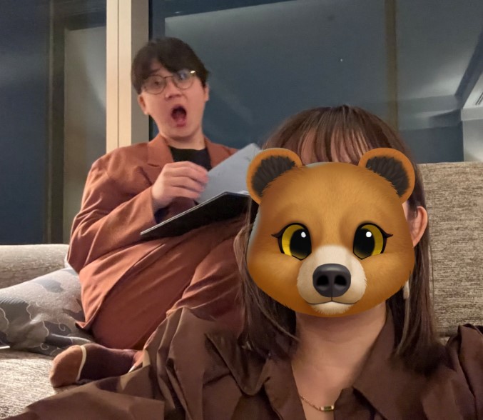 虫眼鏡と結婚相手の妻