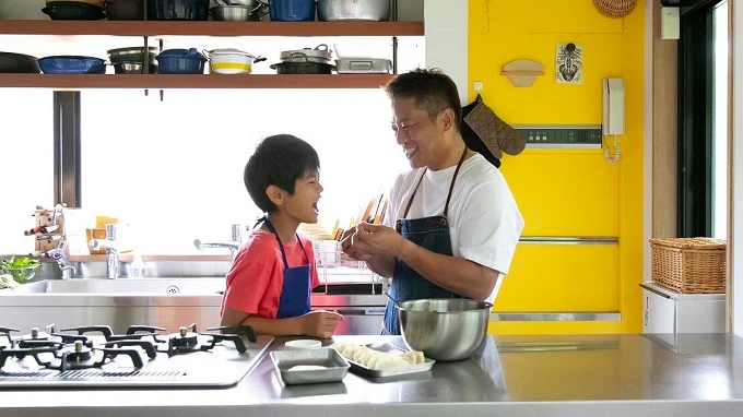 栗原心平さん、息子さんと料理