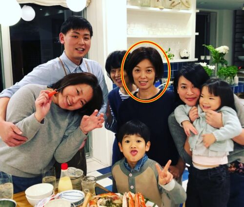 栗原みゆきさんと見られる女性