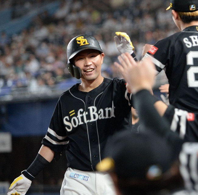 福岡ソフトバンクホークスでプレーする中村晃さん