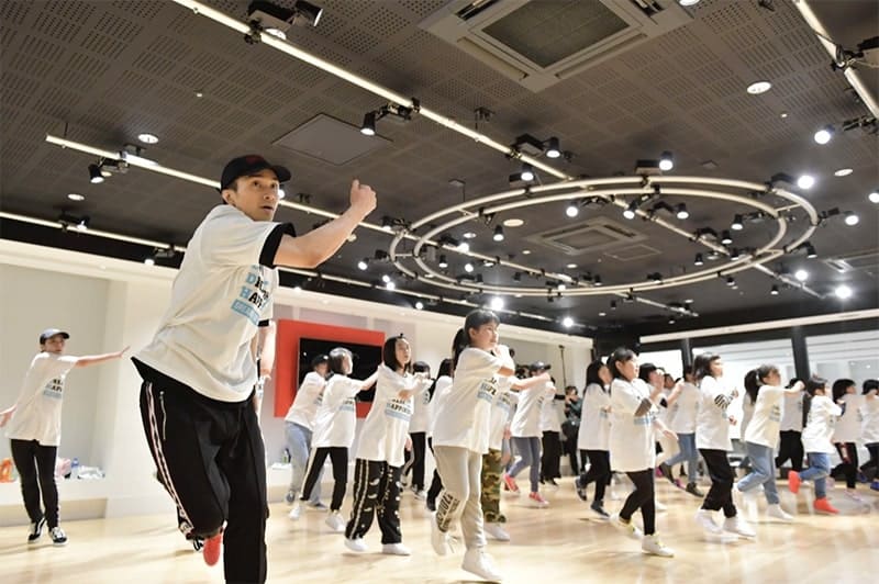 橘ケンチさん、ダンスで震災復興