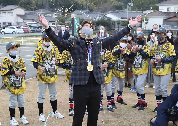 那珂川市民栄誉賞を受賞した梅野隆太郎さん