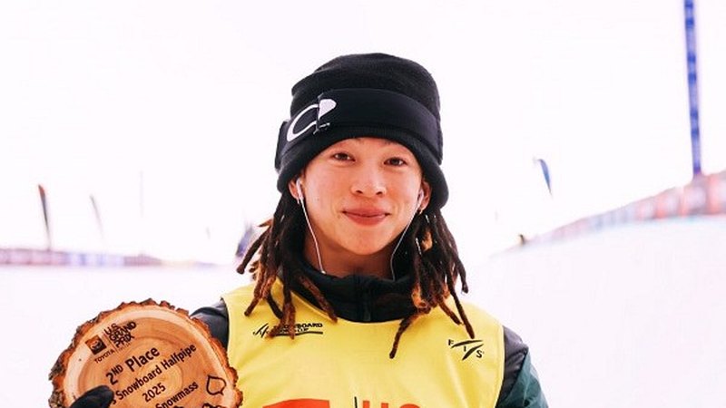 平野歩夢さんのスノーボード競技写真