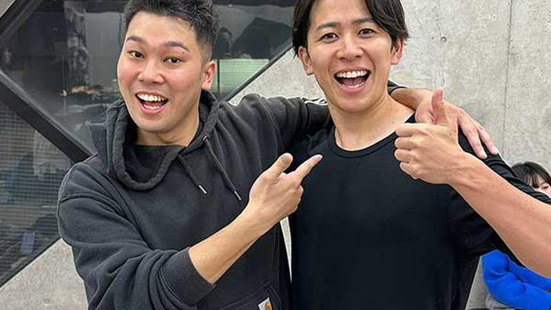 妻ではなく相方の狩野大さんと写る松下遼太郎さん