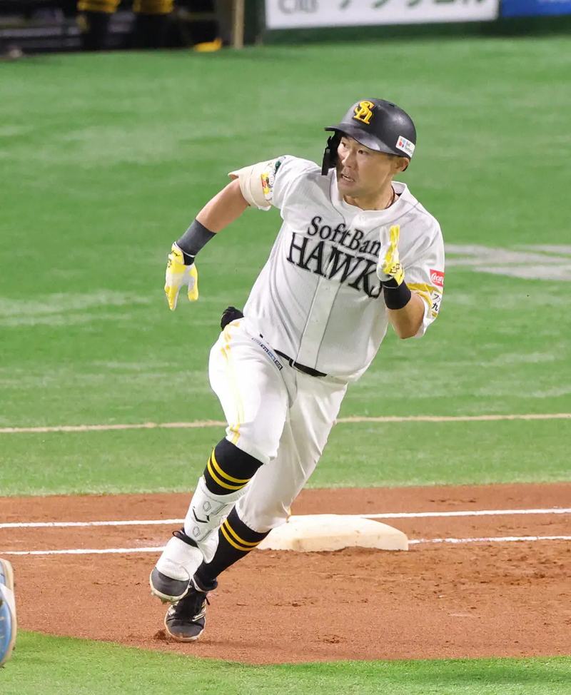 長男の闘病を公表した時期にプレーする中村晃さん
